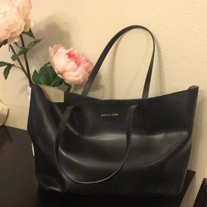 NWOT MICHAEL KORS BLACK LEATHER PURSE